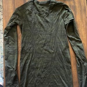 Lululemon fitted long sleeve shirt